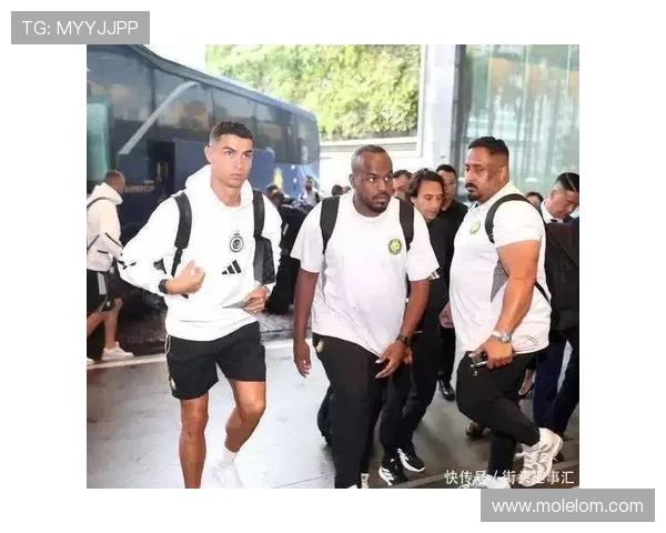 球星穿着黄色足球鞋闪耀赛场引发热议其背后设计与品牌影响力分析