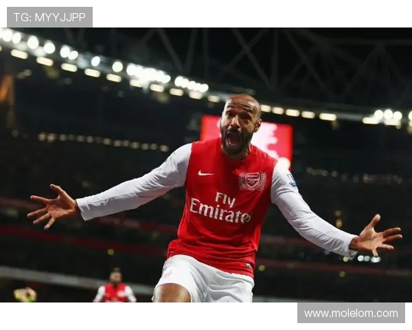 足球历史传奇人物回顾:那些曾经震撼球场的伟大球星们 足球历史传奇人物回顾:那些曾经震撼球场的伟大球星们